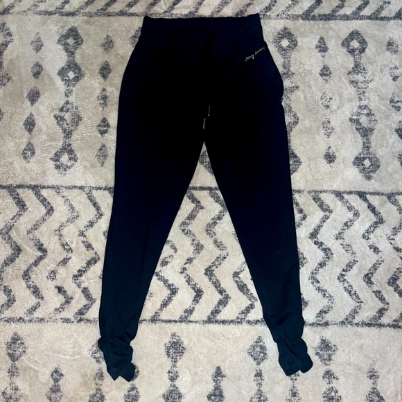 Gymshark x Whitney Summons Jogger Pants Black Sweatpants Size Small Workout Gear - Picture 2 of 5